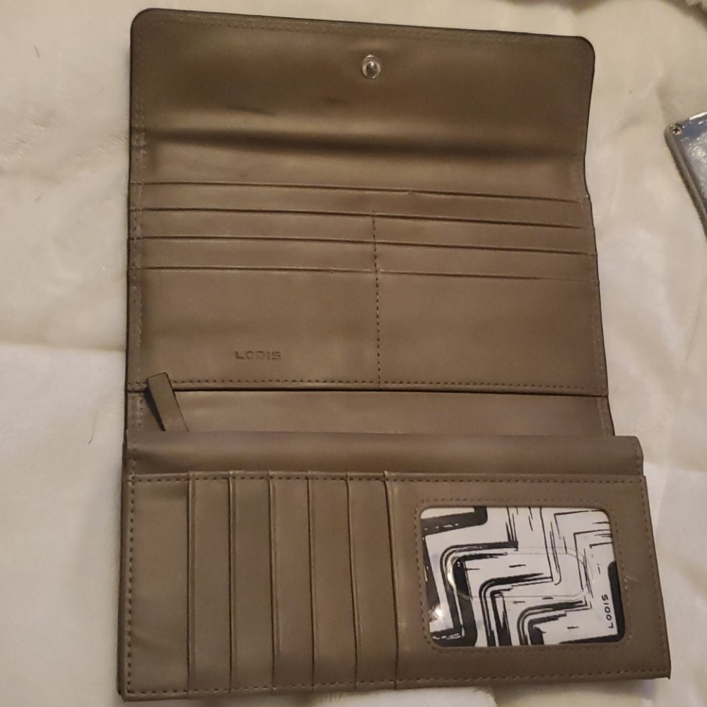 Gently used Metalic wallet - Picture 3 of 8